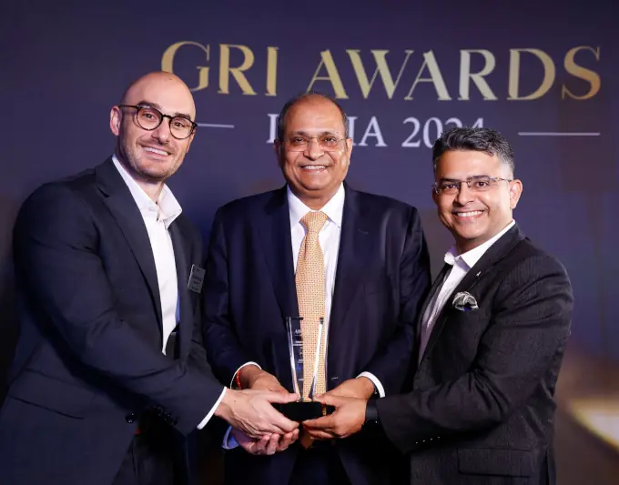 Winners of GRI Awards India 2024 and Gustavo Favaron holding the trophy